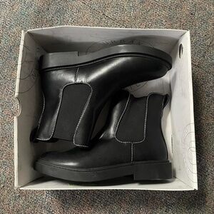 Urban Outfitters Chelsea boots